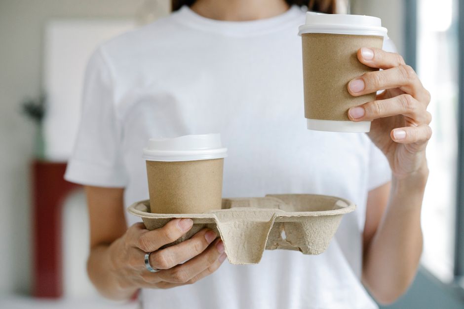 How to Choose Between PLA and PHA Lined Cups for Cold Drinks